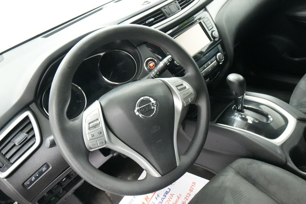 2016 Nissan Rogue SV - Photo 14