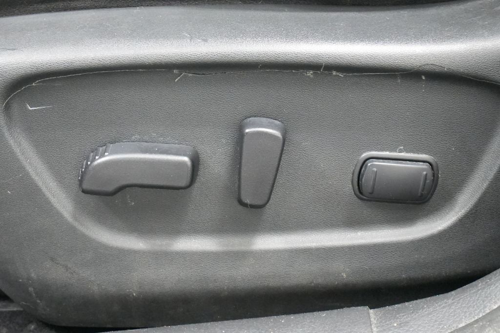 2016 Nissan Rogue SV - Photo 17