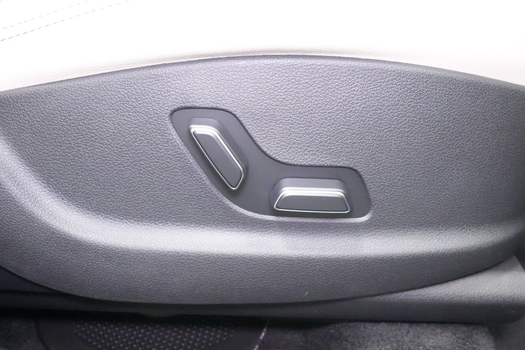 2026 Genesis GV70