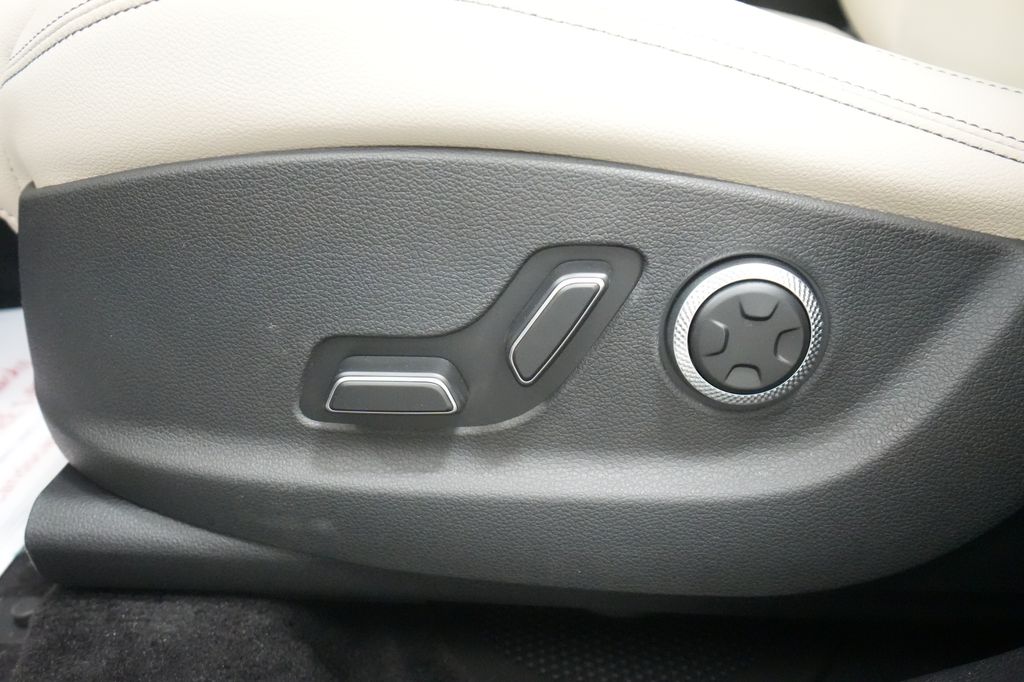 2026 Genesis GV70