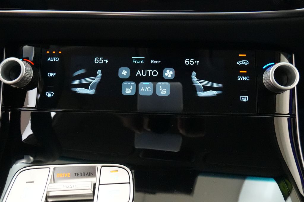 2026 Genesis GV70