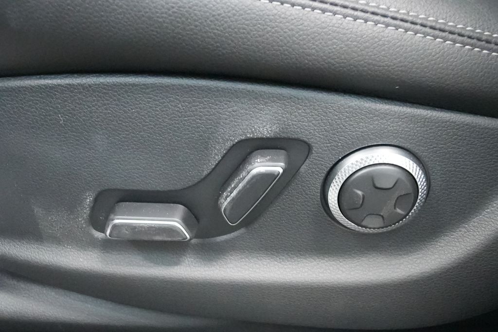2026 Genesis GV70