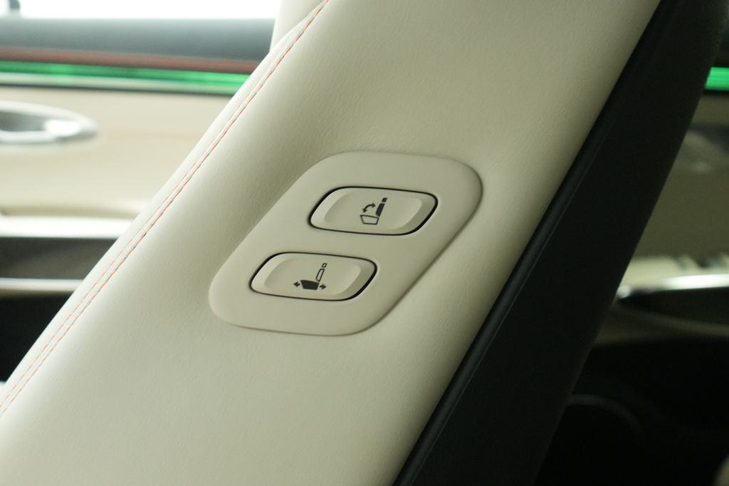2026 Genesis GV70