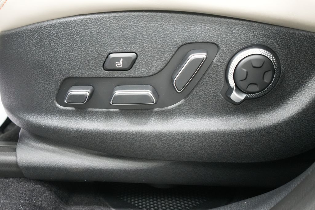 2026 Genesis GV70