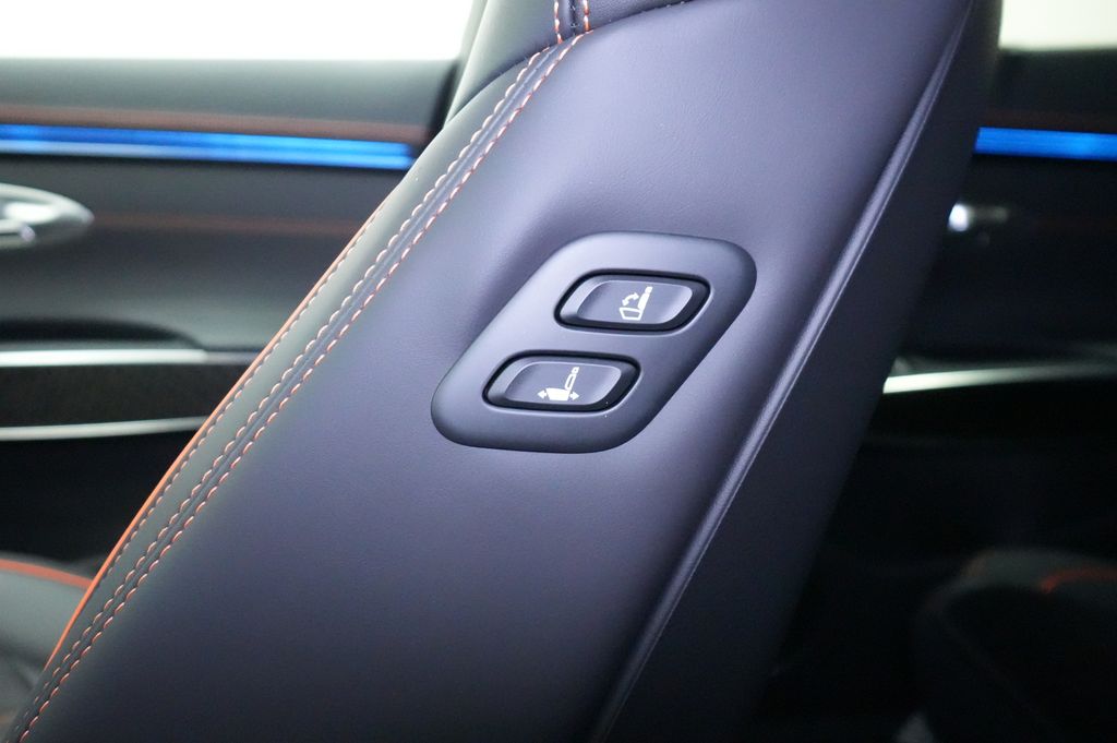 2026 Genesis GV70