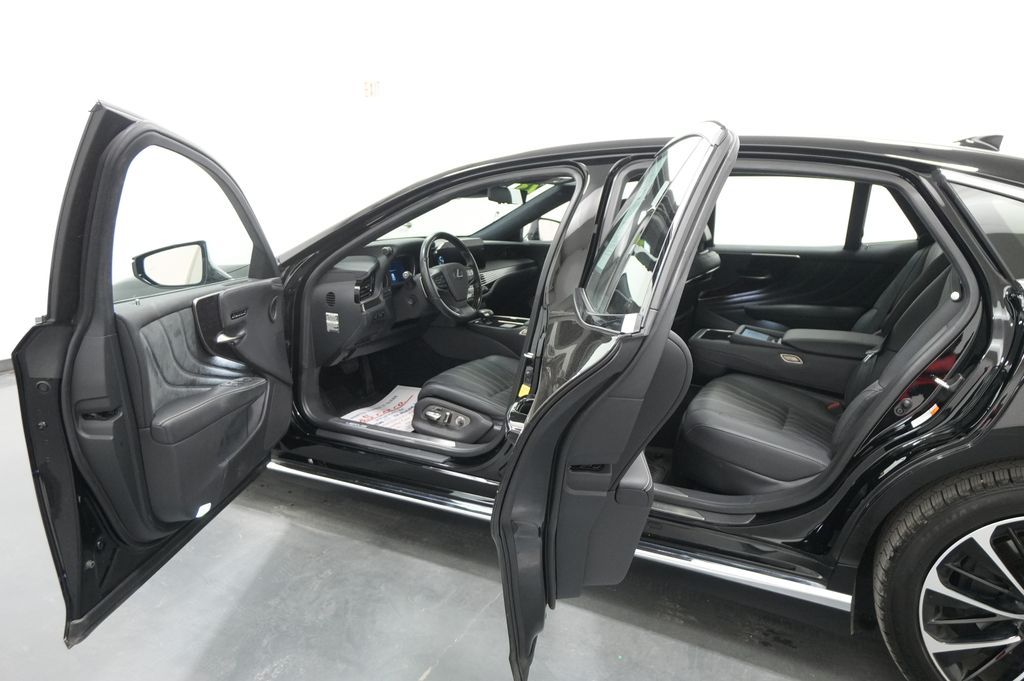 2023 Lexus LS