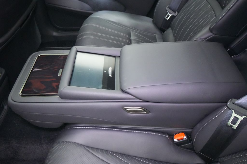 2023 Lexus LS