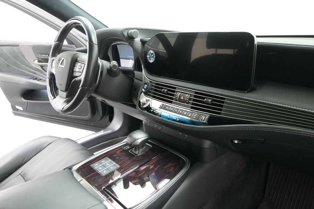 2023 Lexus LS