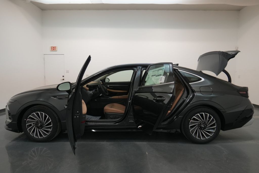 2025 Hyundai Sonata Hybrid