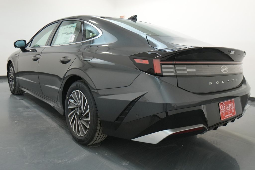 2025 Hyundai Sonata Hybrid