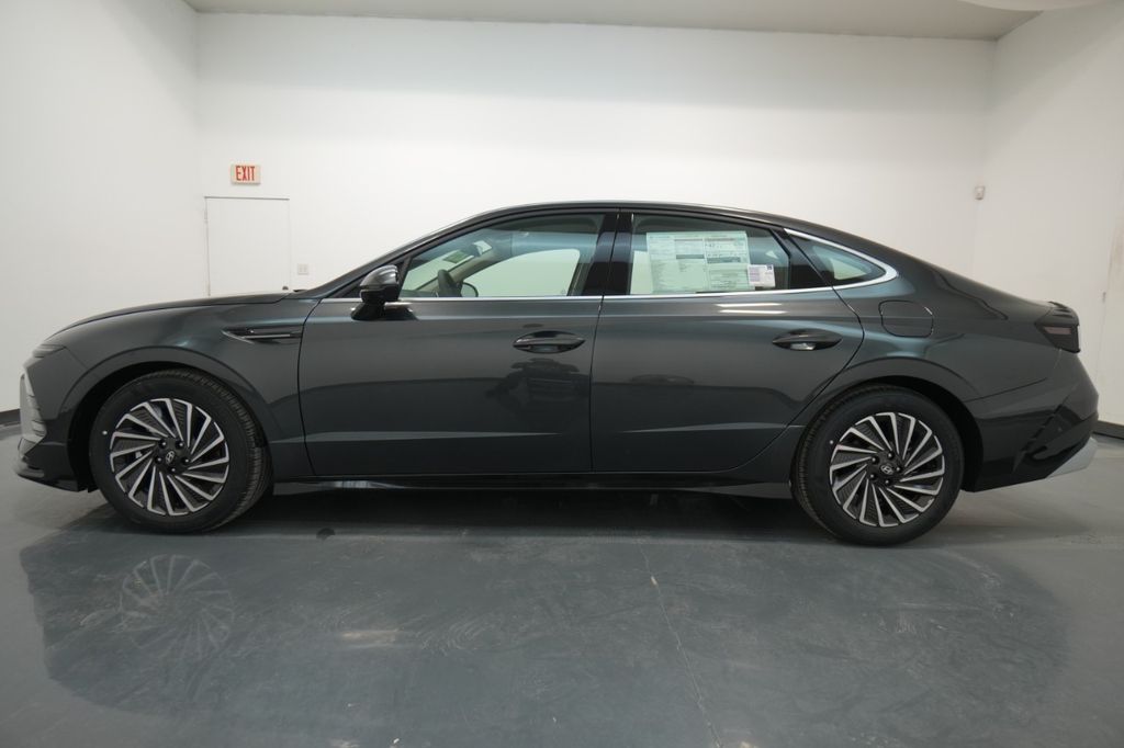 2025 Hyundai Sonata Hybrid