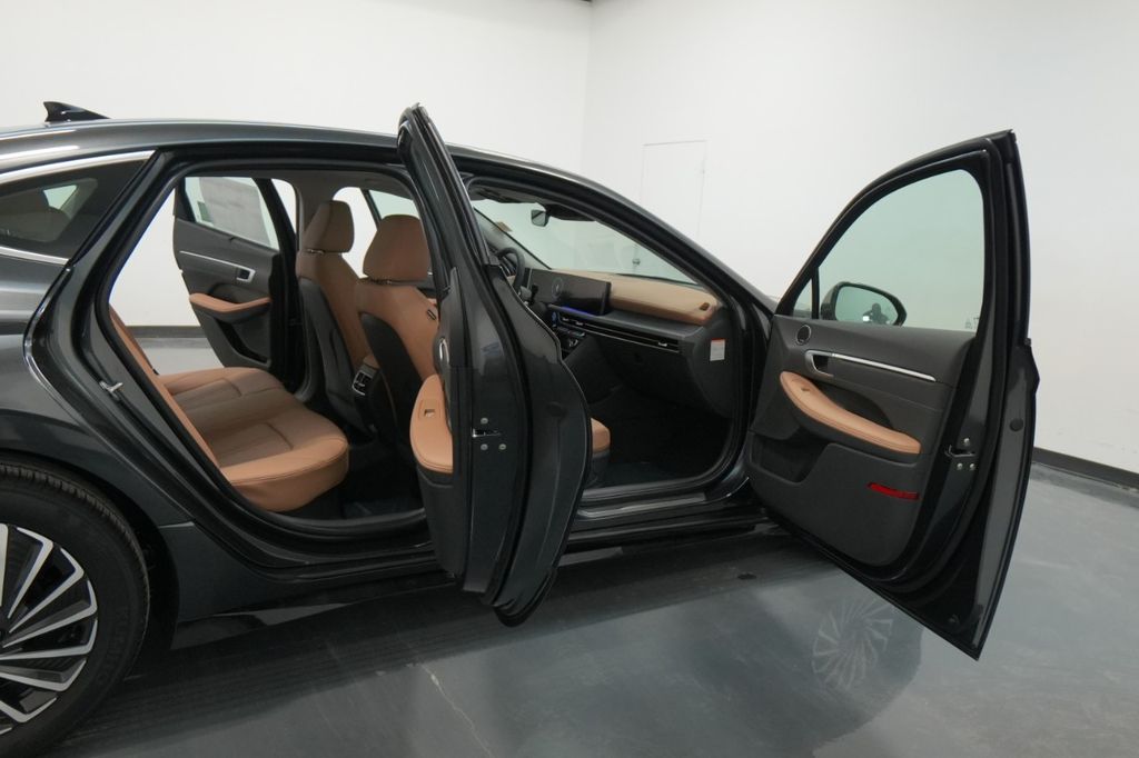 2025 Hyundai Sonata Hybrid