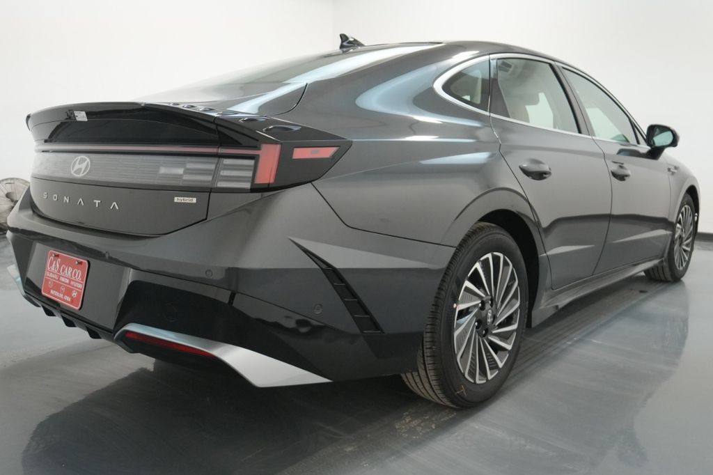 2025 Hyundai Sonata Hybrid Limited - Photo 18