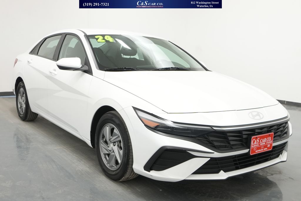 Used 2024 Hyundai Elantra SE Cars