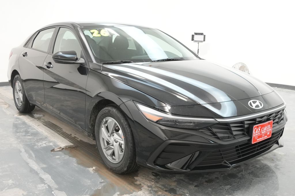 New 2026 Hyundai Elantra SE Cars