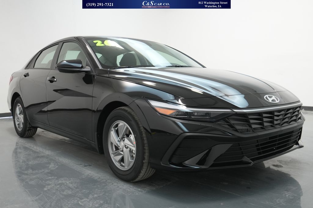 New 2026 Hyundai Elantra SE Cars