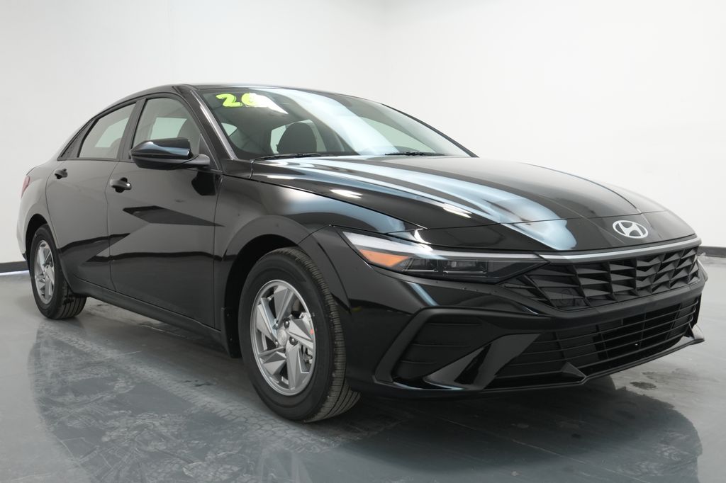 New 2026 Hyundai Elantra SE Cars