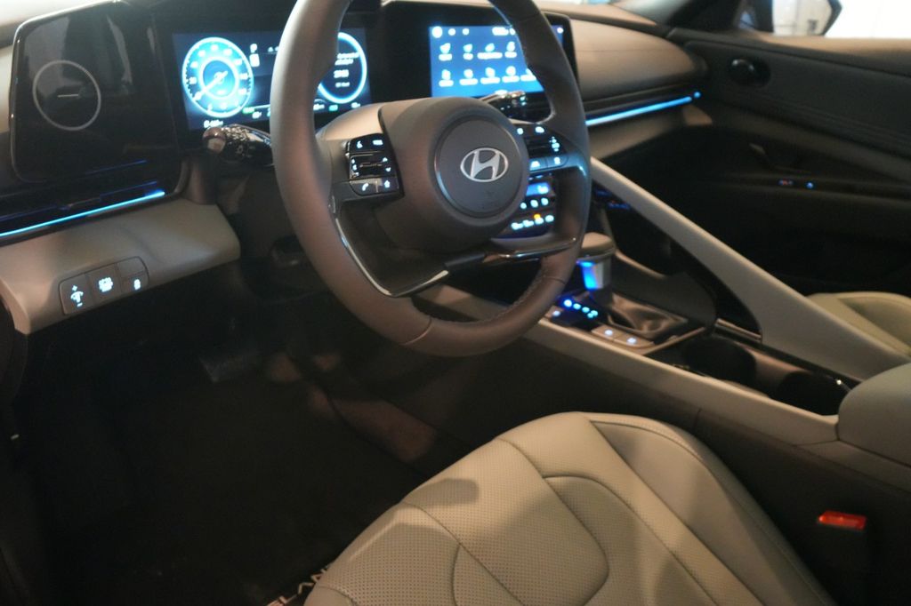 2025 Hyundai Elantra Hybrid