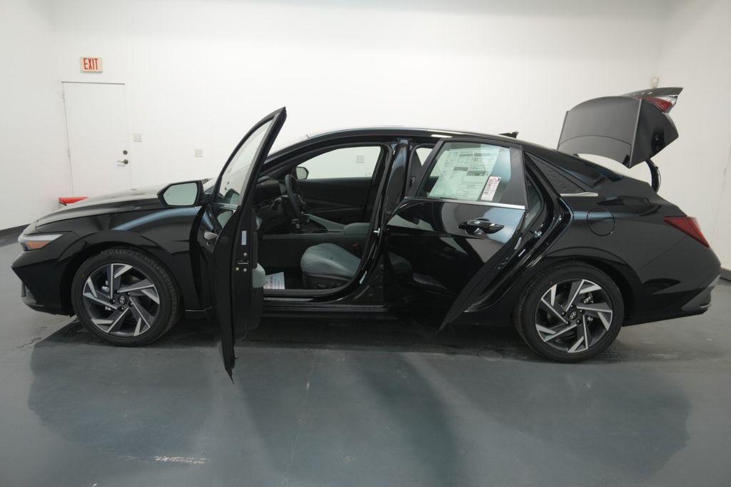 2025 Hyundai Elantra Hybrid