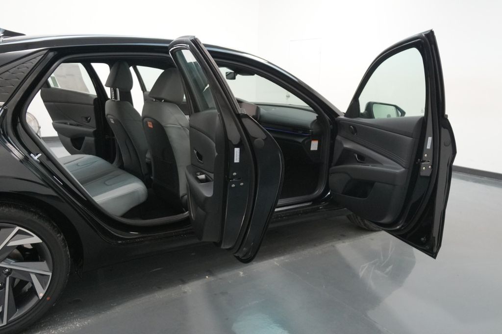 2025 Hyundai Elantra Hybrid