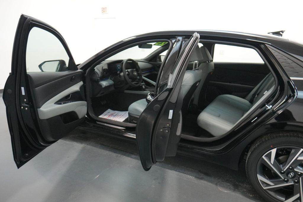 2025 Hyundai Elantra Hybrid