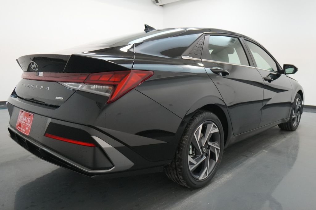 2025 Hyundai Elantra Hybrid