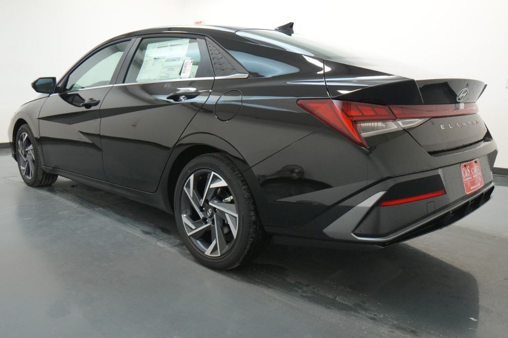 2025 Hyundai Elantra Hybrid