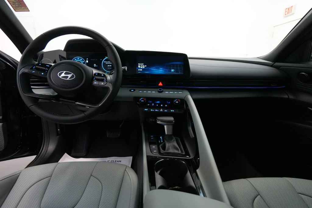 2025 Hyundai Elantra Hybrid