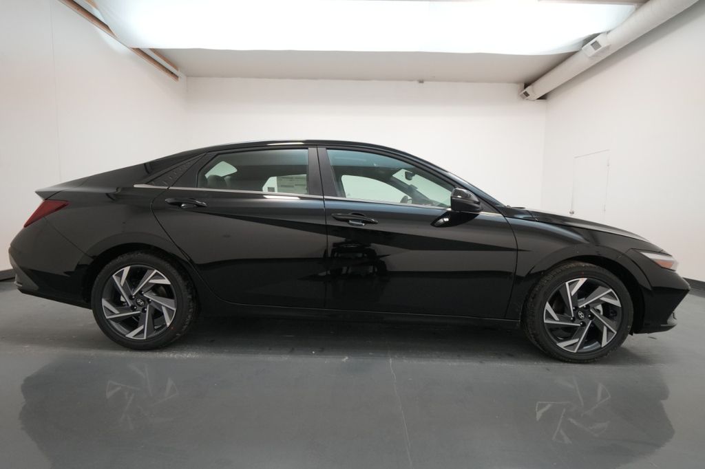 2025 Hyundai Elantra Hybrid