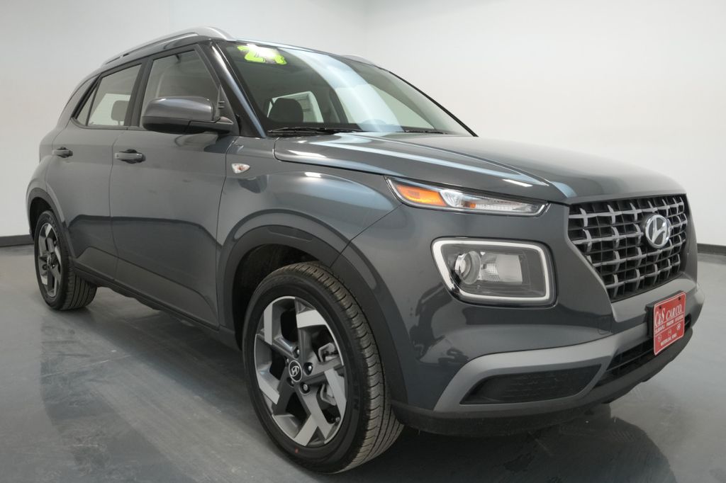 New 2024 Hyundai Venue SEL SUVs