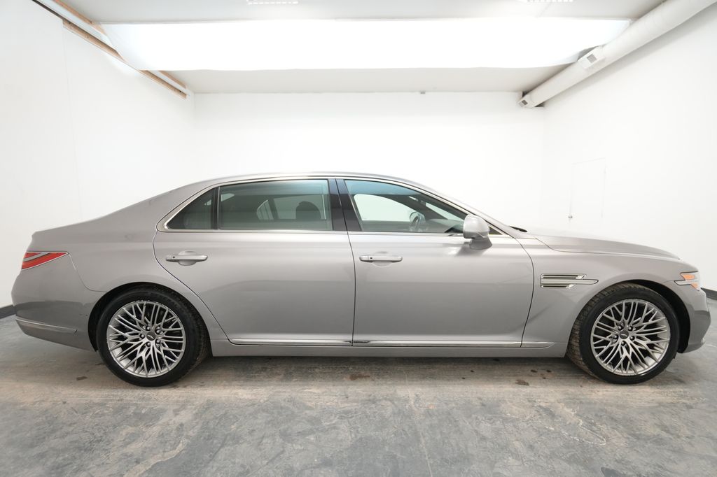 2021 Genesis G90