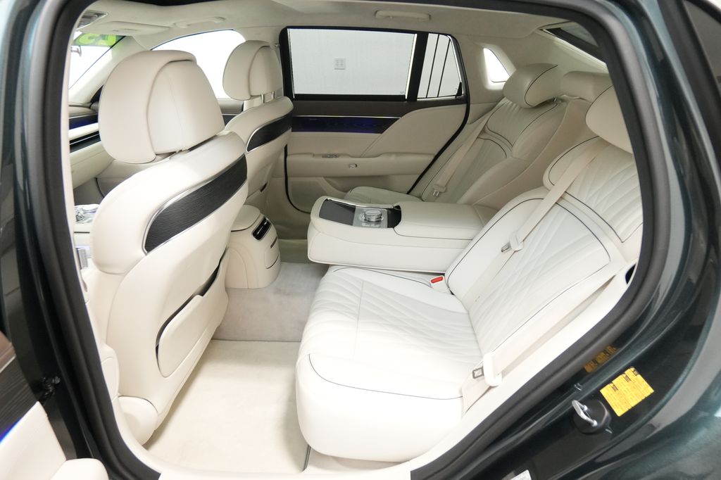2023 Genesis G90
