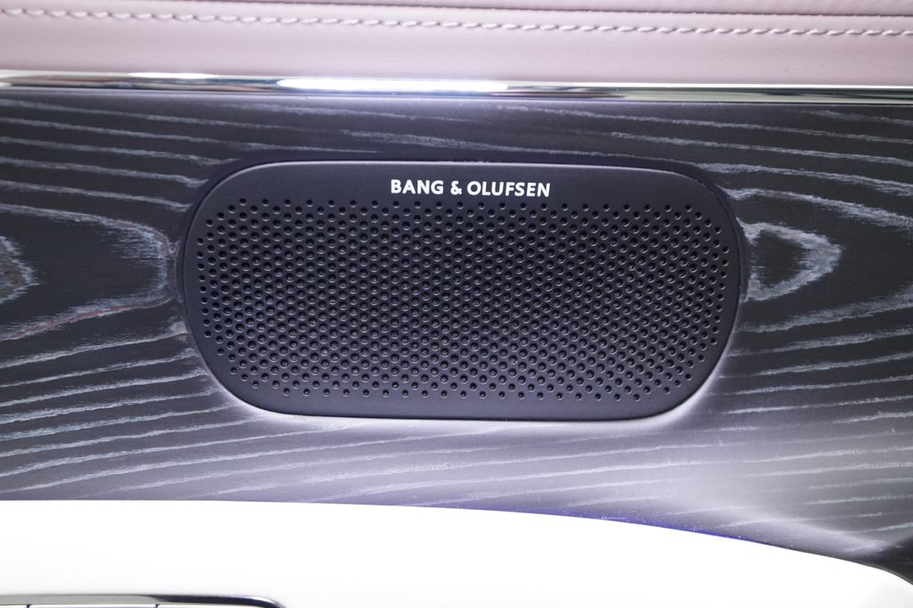 2023 Genesis G90