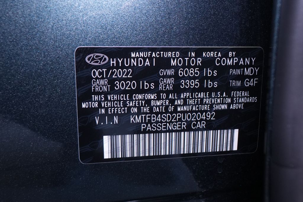 2023 Genesis G90