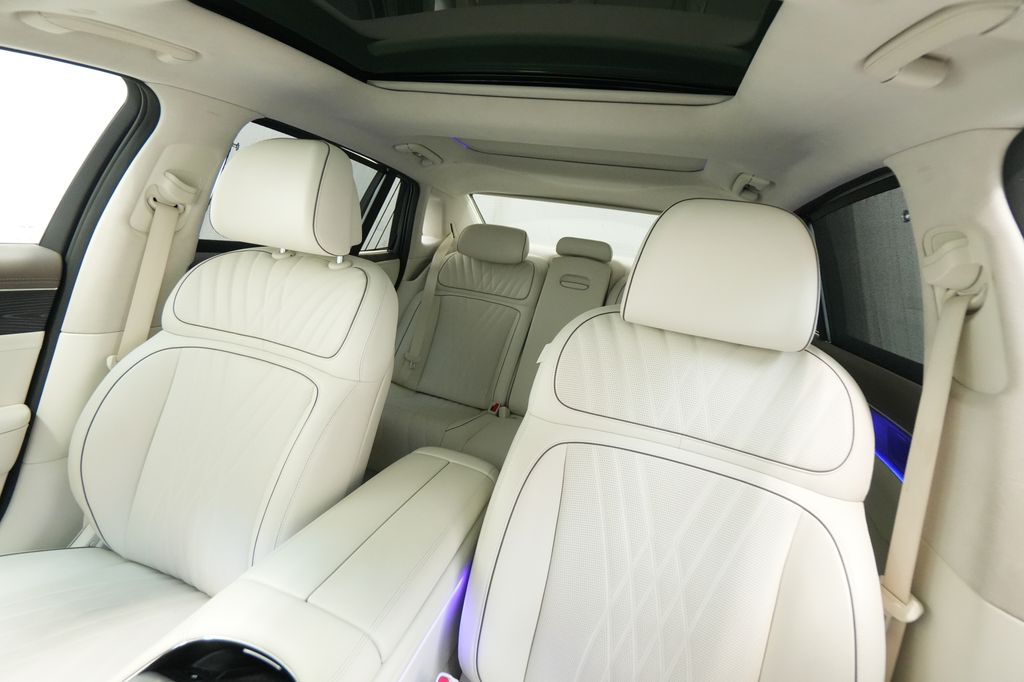 2023 Genesis G90