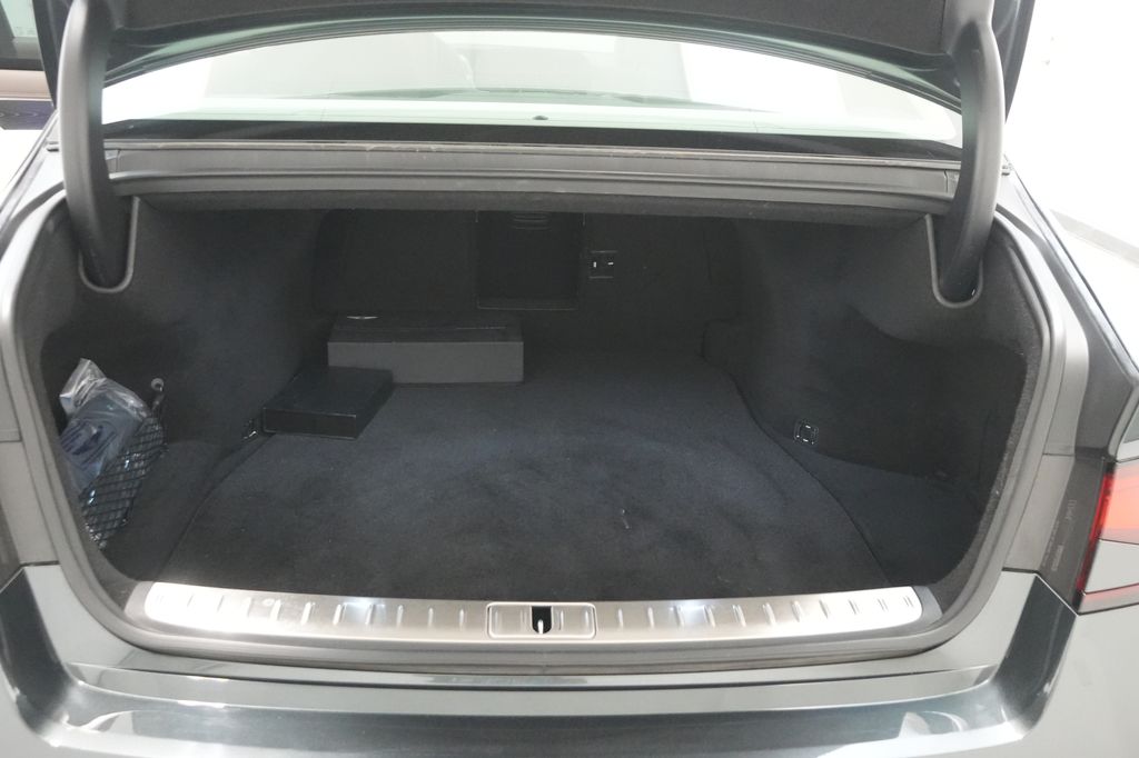 2023 Genesis G90