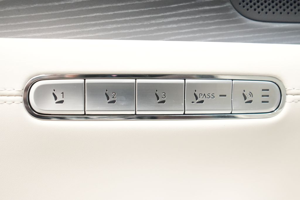 2023 Genesis G90