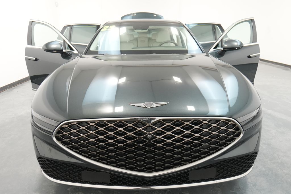 2023 Genesis G90