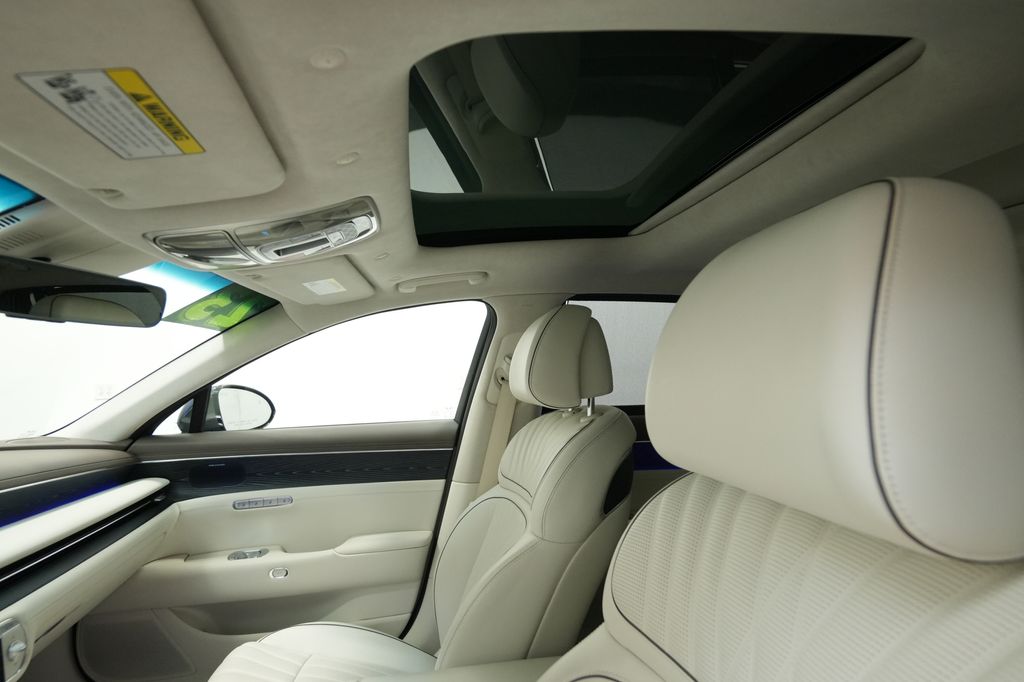 2023 Genesis G90