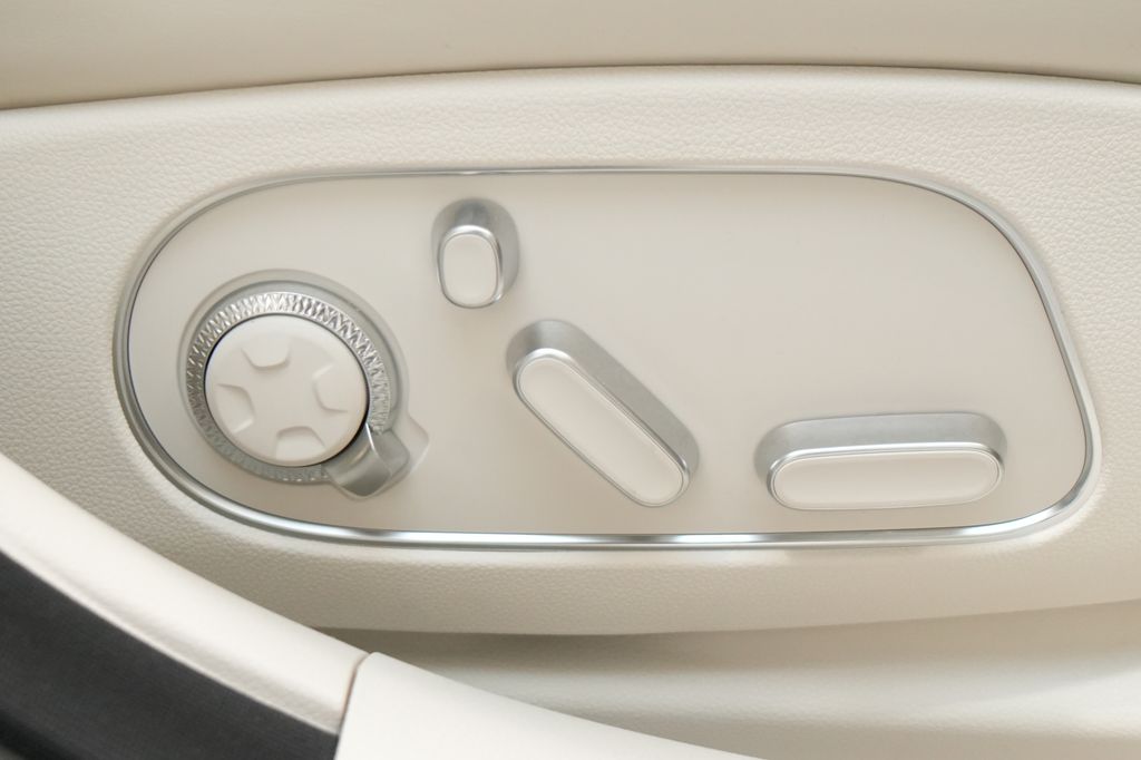 2023 Genesis G90