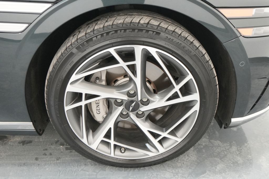 2023 Genesis G90
