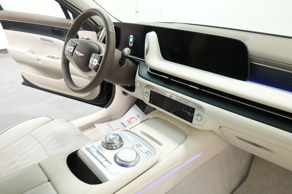 2023 Genesis G90