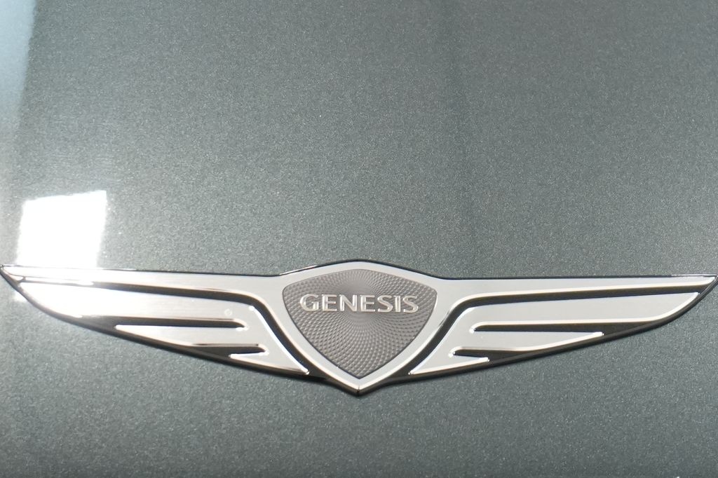 2023 Genesis G90
