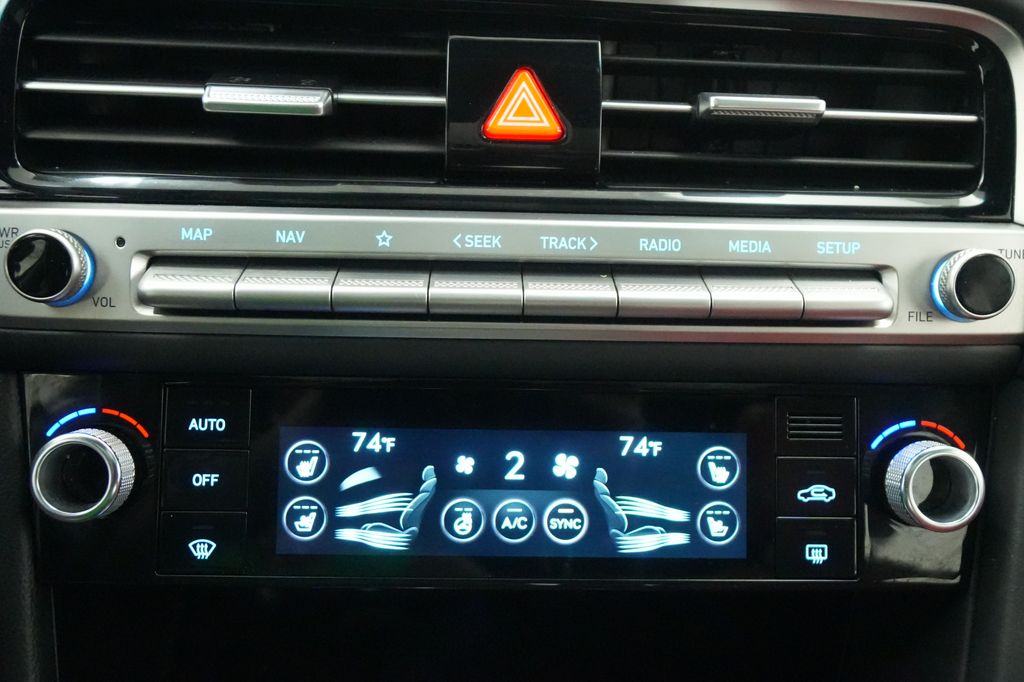 2025 Genesis G70