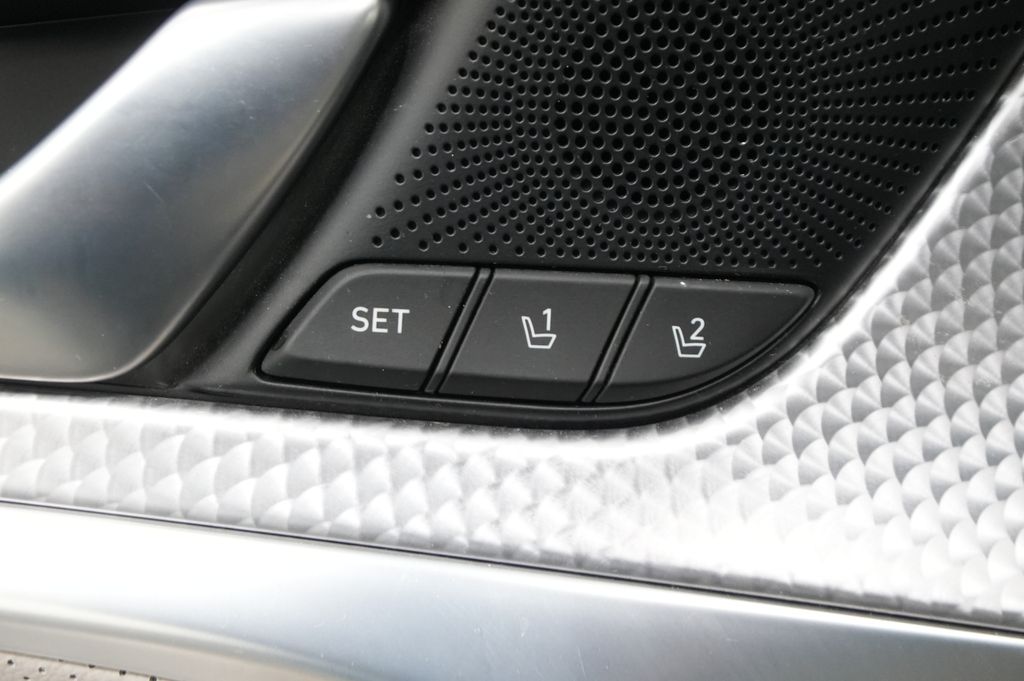2023 Genesis G70