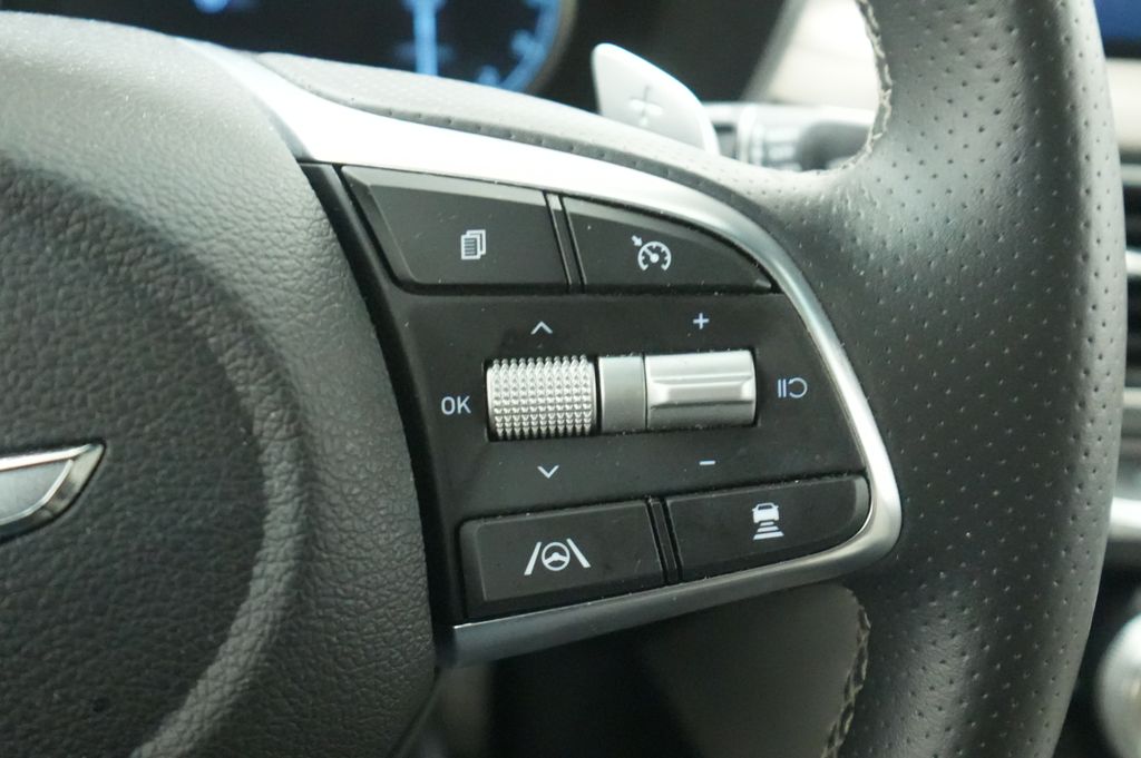 2023 Genesis G70