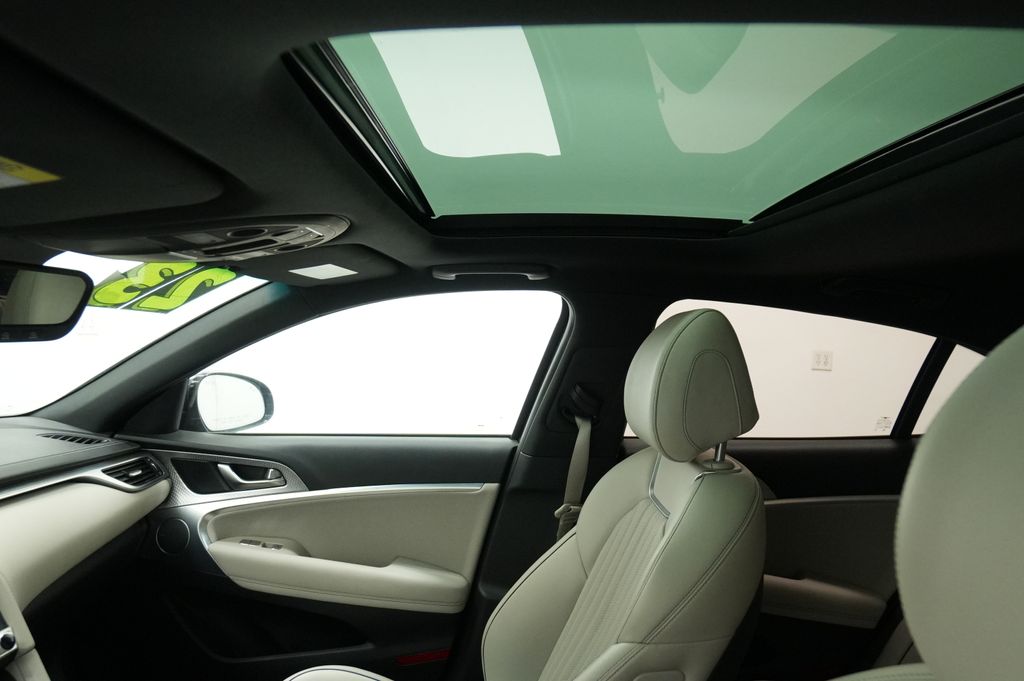 2023 Genesis G70