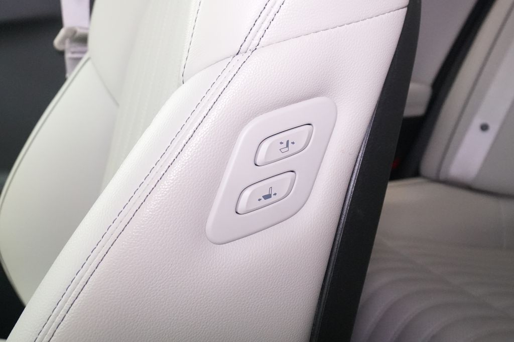 2023 Genesis G70