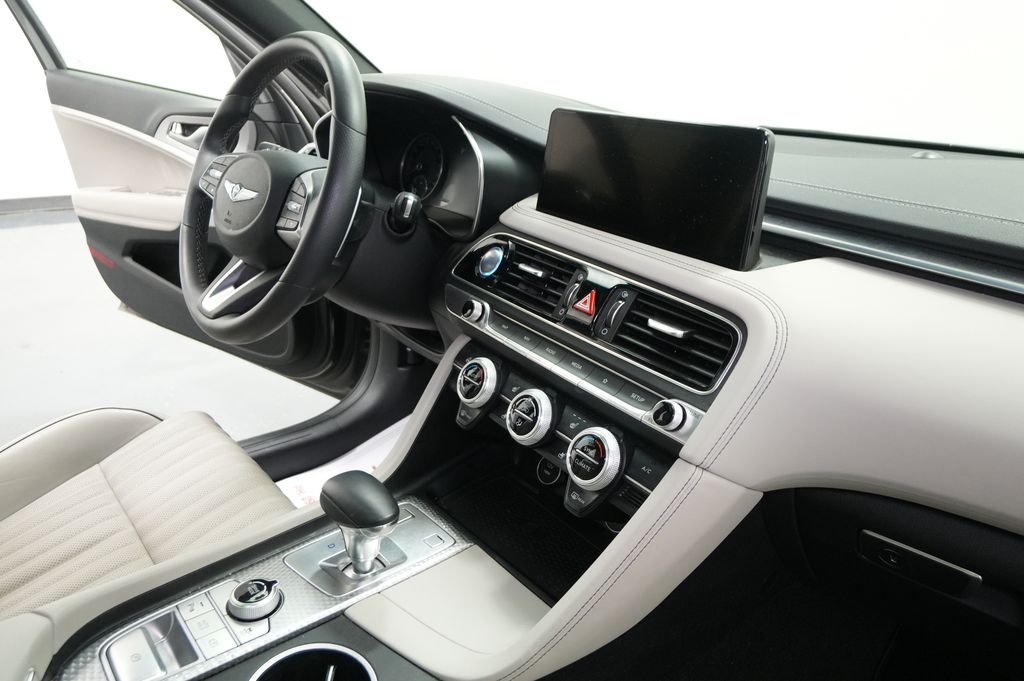 2023 Genesis G70