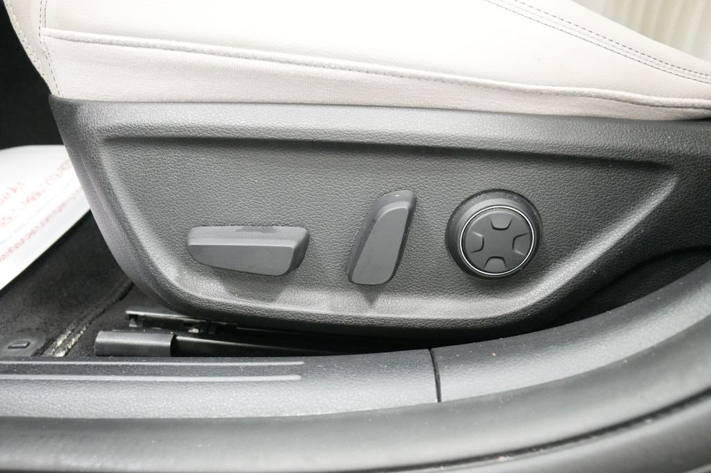 2023 Genesis G70